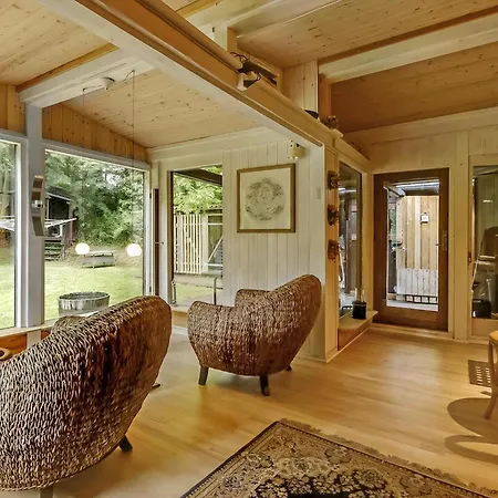 Charming Vacation On Large Grounds *